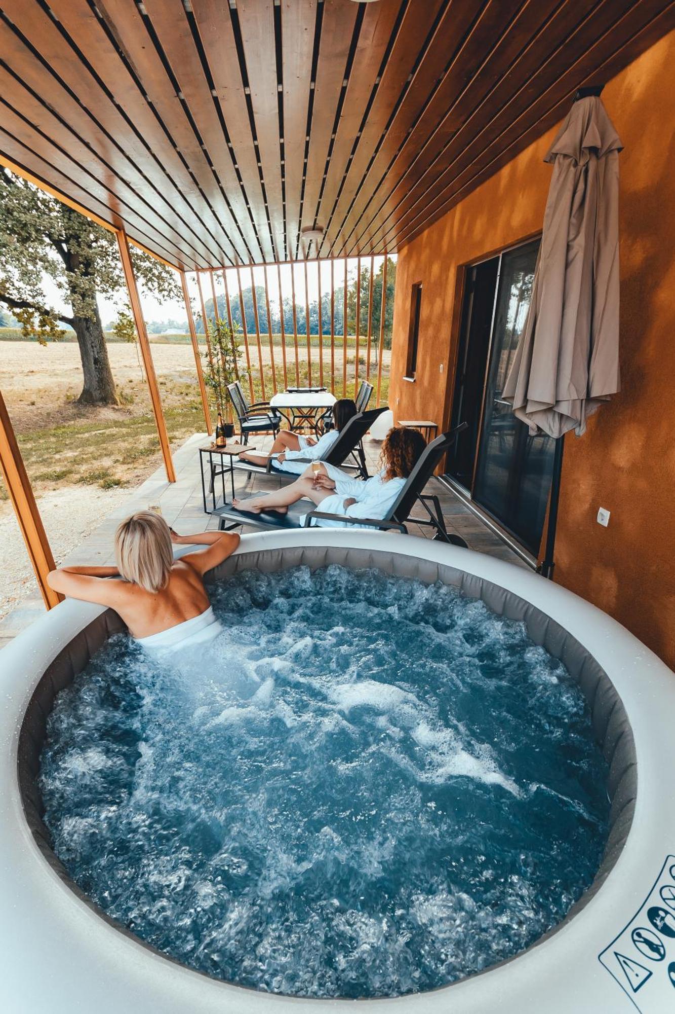 Terme Banovci - Mobilne Hiske Med Brajdami Hotel Екстериор снимка