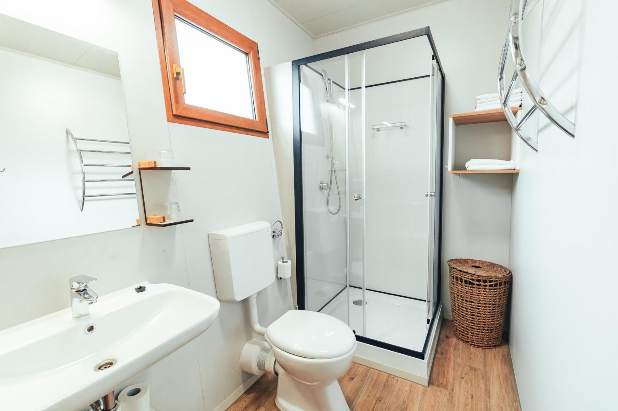 Terme Banovci - Mobilne Hiske Med Brajdami Hotel Екстериор снимка
