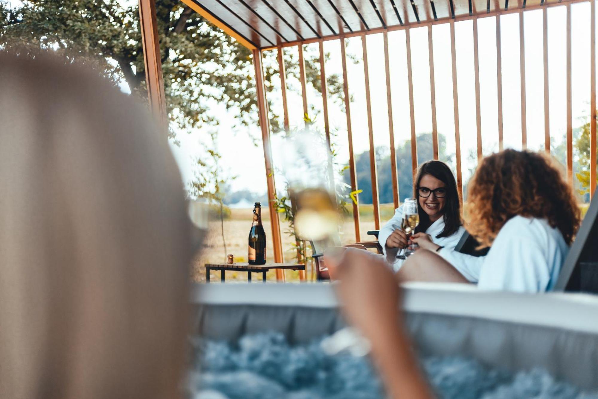 Terme Banovci - Mobilne Hiske Med Brajdami Hotel Екстериор снимка