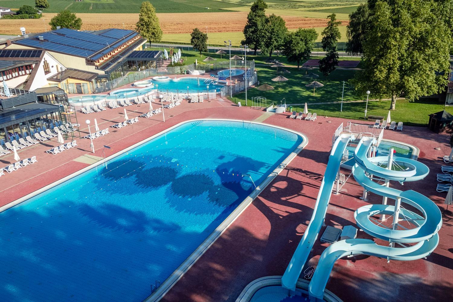 Terme Banovci - Mobilne Hiske Med Brajdami Hotel Екстериор снимка